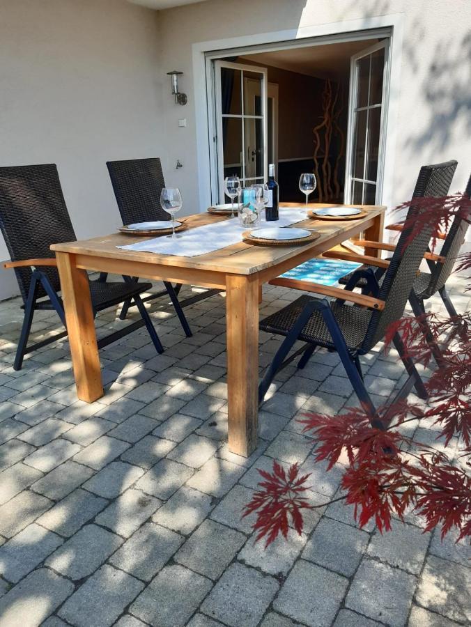 Stilvolles Apartment "Romantic" Neukirchen vorm Wald Exterior photo